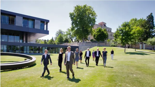 People walking in front of Robert Bosch haus