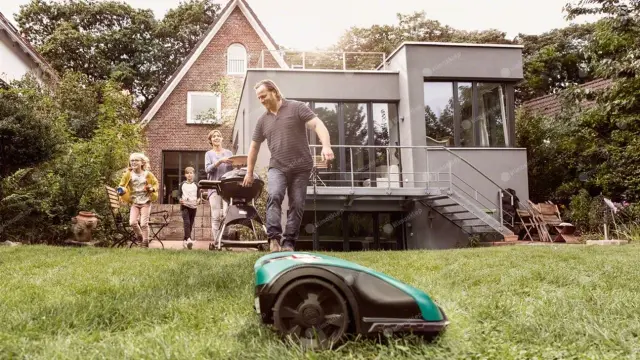 Mowing the lawn and cutting lawn verges — all is done quickly and safely with Bosch.